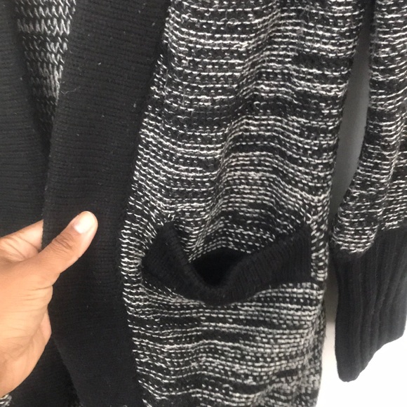 Long cardigan sweater - Picture 2 of 4